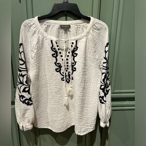 Guaze blouse with embroidery